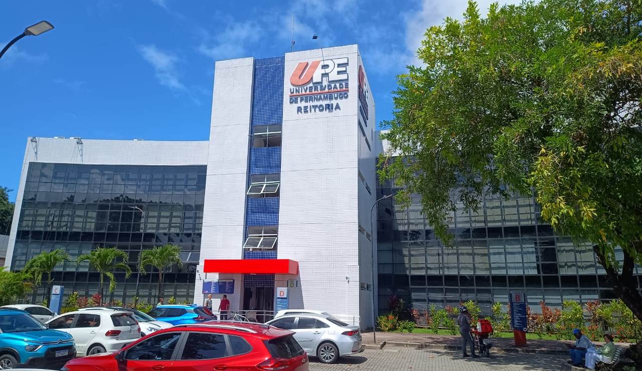 Fachada da Reitoria da Universidade de Pernambuco